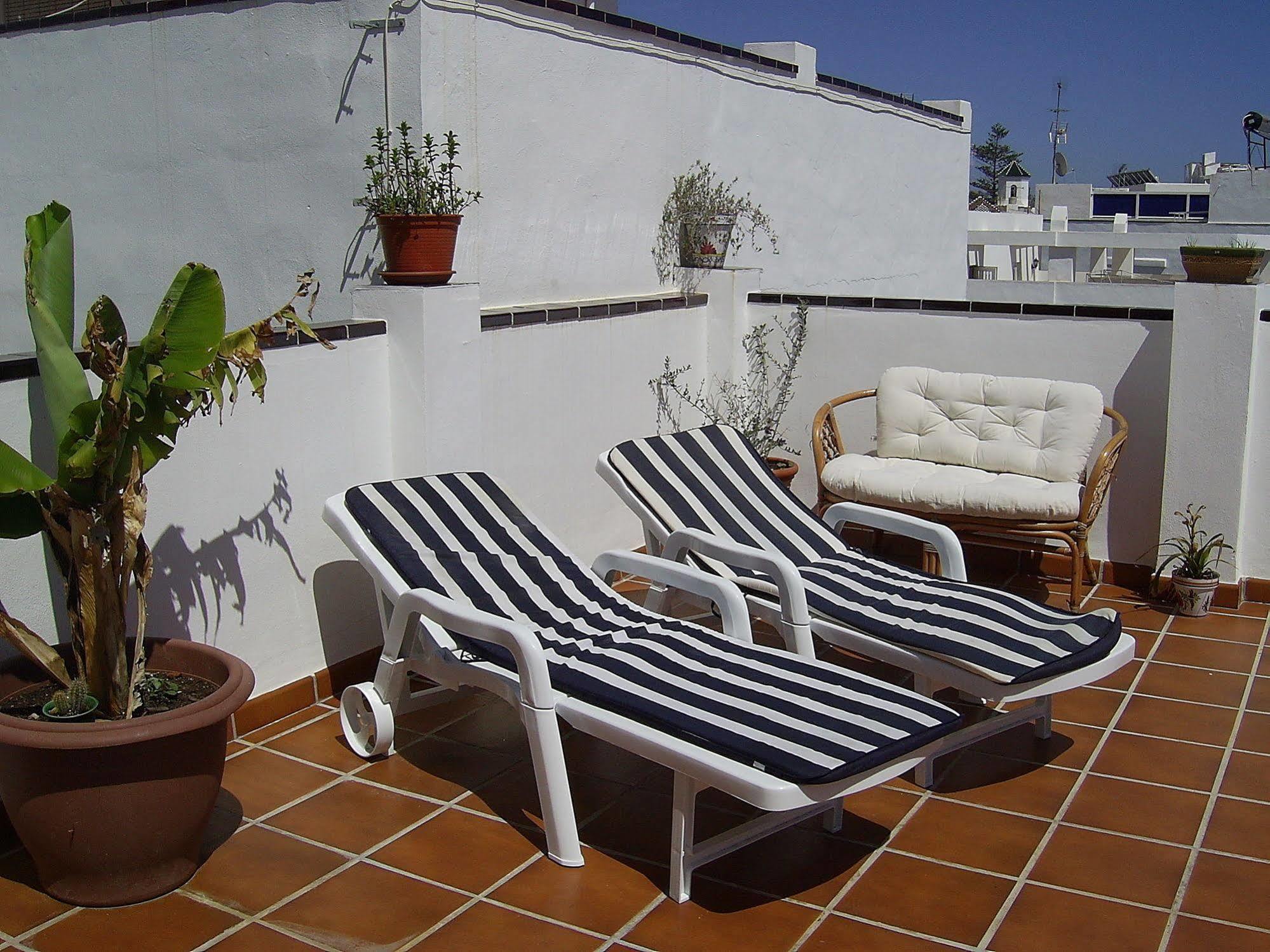 Apartamentos El Barrio Nerja Bagian luar foto